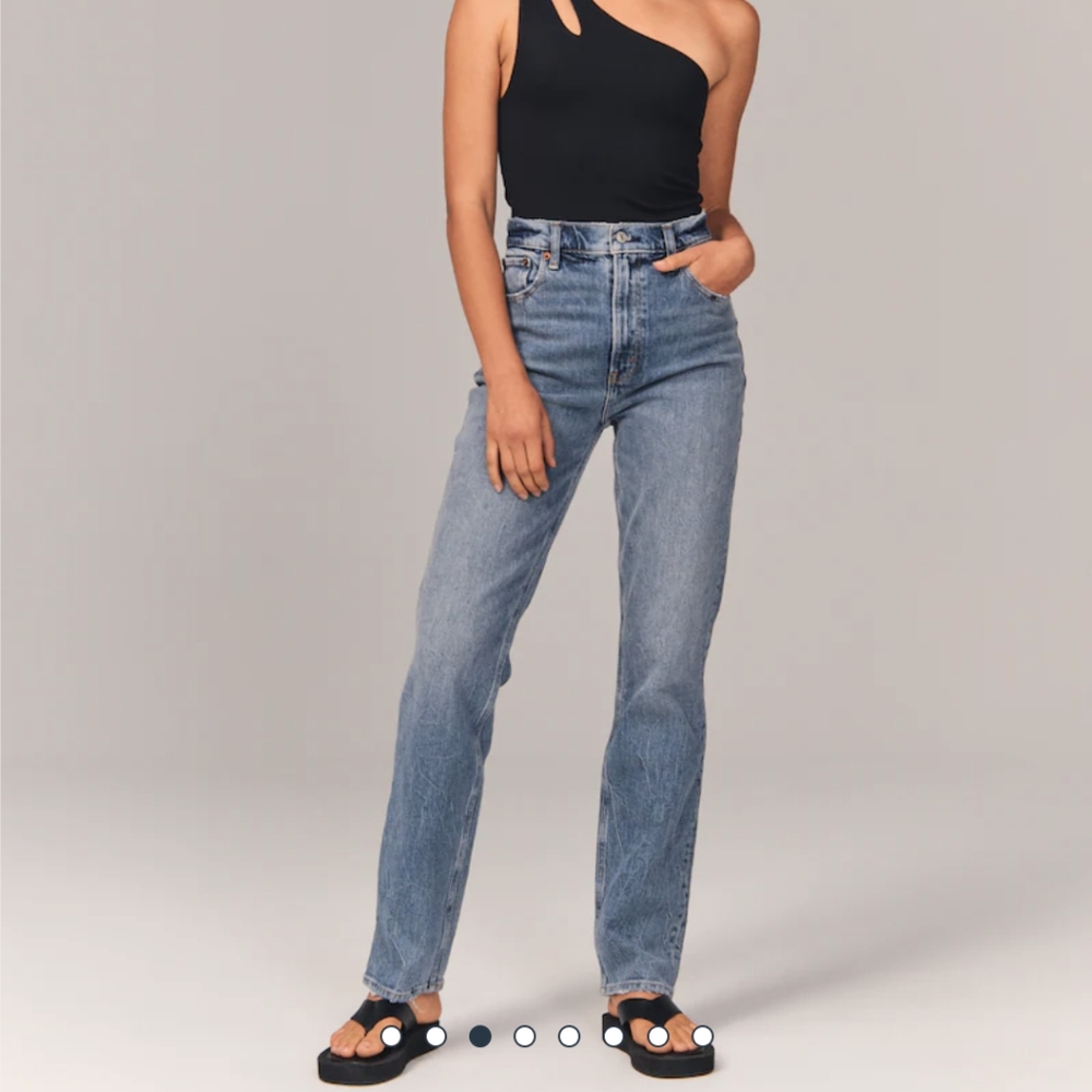 Abercrombie 90s Ultra High Rise Jeans in Medium Wash